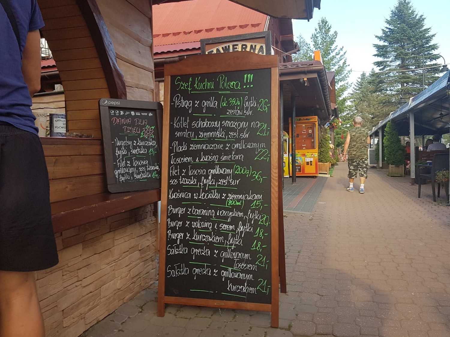 Bardzo duży potykacz na deptaku w Polańczyku - Bieszczady