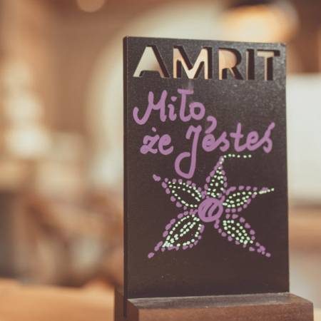 Tabliczka kredowa na zamówienie dla restauracji orientalnej AMRIT