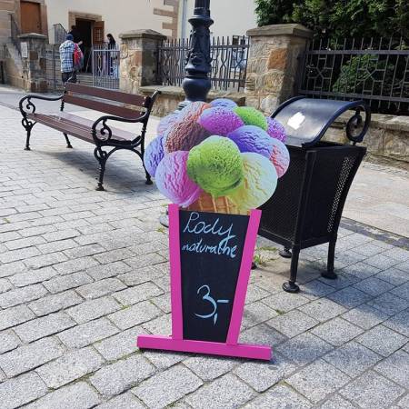 Potykacz w kształcie małych lodów w Krośnie