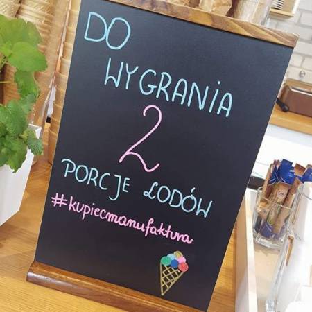 Tabliczka kredowa dla lodziarni KUPIEC MANUFAKTURA LODÓW Kołobrzeg